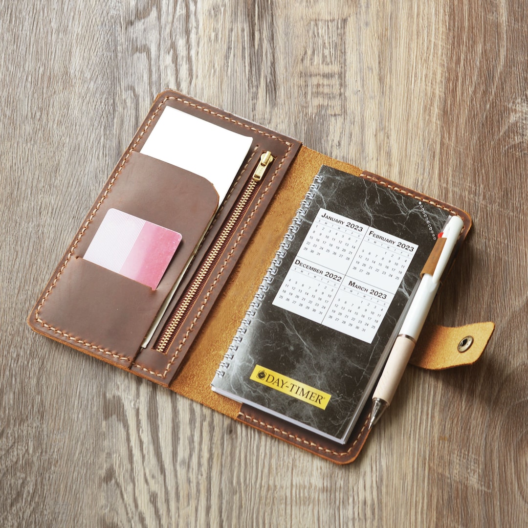 ♦︎ BEYOND / Second floor 帯付き 【見本品】 Day-Timer Armorhide Leather Zippered Planner Cover, Pocket