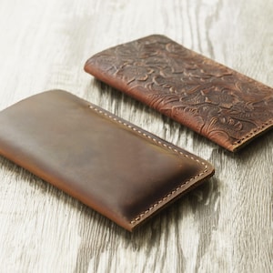 Personalized leather Sleeve Case Compatible with iPhone 16, 16e, 16 Pro Max, 15, 14- Leather Pouch Cover, Slim and Lightweight