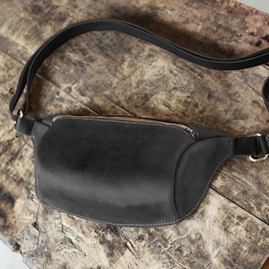 Leather Fanny Pack Waist Bag for Men Women, Casual Solid Hip Bum Bag, Ideal for Hiking Running and Cycling