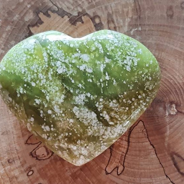 Große Healeit / SerpentinHerz - lebendige und einzigartige Kundalini Kristall - schöne grüne Schattierungen