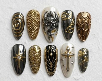 Uñas postizas con diseño de dragón metálico | Inspiración de caballero real | Uñas góticas almendradas | Uñas con escamas de dragón 3D | Uñas con diseño esculpido cromado