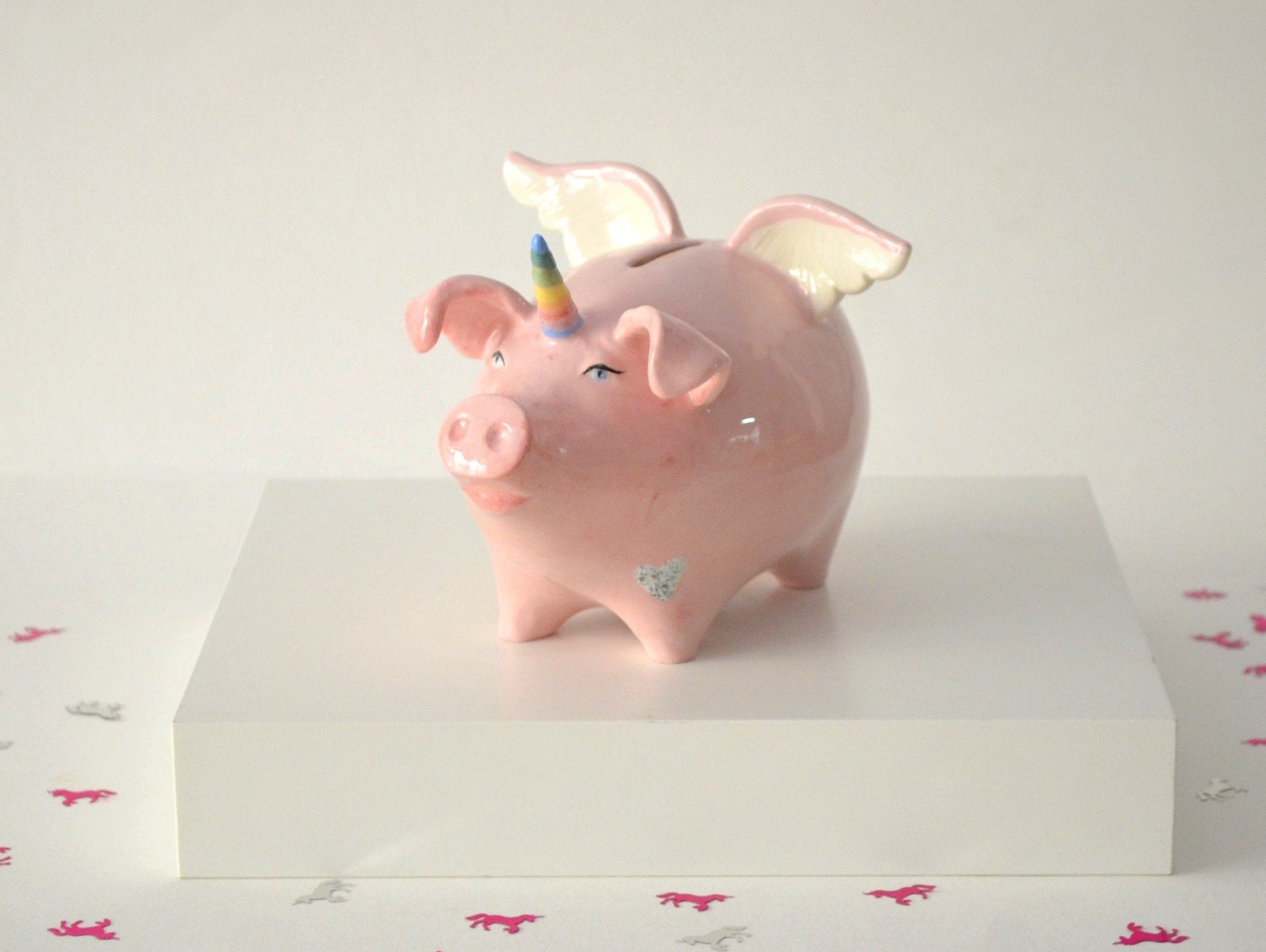 Dot piggy bank in earthenware with pink accents.