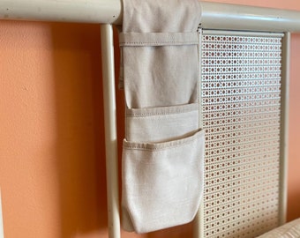 Organizador de control remoto para mesita de noche con doble bolsillo y soporte para andador.