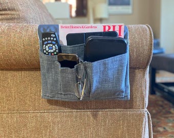 Organizador grande para mandos a distancia. Soporte para reposabrazos. Organizador para el brazo del sofá. Organizador para sofá con múltiples bolsillos plegados.