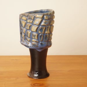 Vase. Schwarz-blaue Ikebana / Knospe Vase. Handgemachte Scheibe Studiokeramik. G1809 StevaKeramik