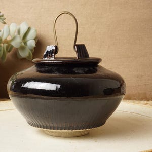 Storage jar, Cremation urn, Handmade studio pottery. G505