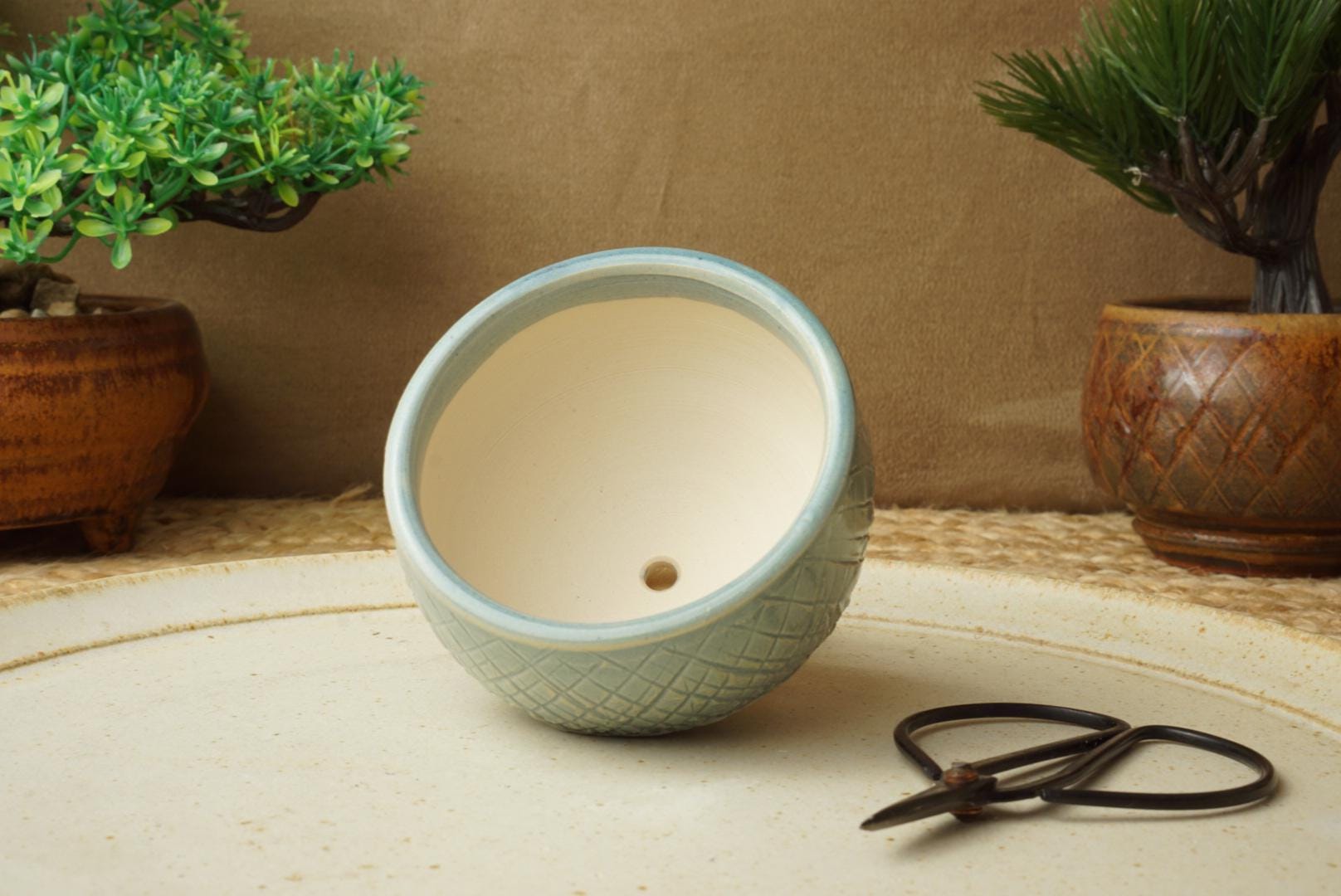 盆栽鉢 盆栽鉢。青豆盆栽鉢。直径8cm、高さ5cm。手漉き工房の陶芸作品