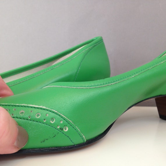 spectator pumps low heel