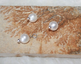 Elegant and classy fresh water pearl and sterling silver earring and pendant set