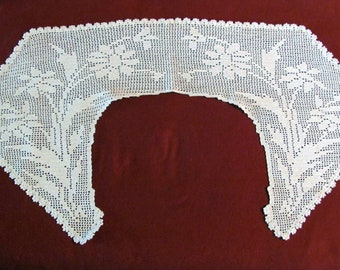 Vintage Collar Crochet Flower & Leaf Pattern Scalloped Edging Off-White Cotton Thread Vintage Textile Clothing Accessory