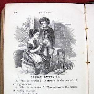 Greenleaf's New Primary Arithmetic di Benjamin Greenleaf, pubblicato nel 1879 da Robert S. Davis & Co. Boston, libro scolastico illustrato d'epoca.