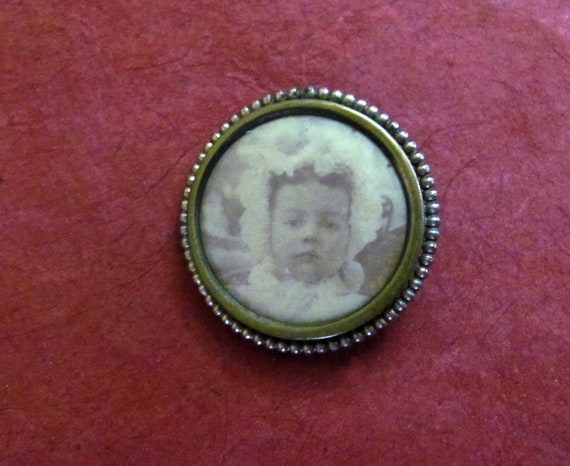 Victorian Portrait Brooch/Pin Baby Wearing a Bonn… - image 3