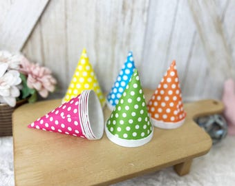 Polka Dot Snow Cone Cups, Tiered Tray Decor (Set of 25)