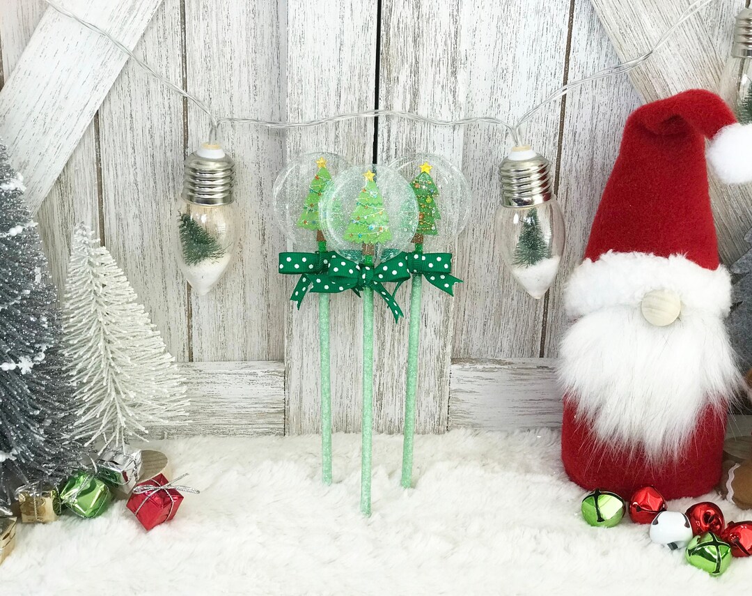 Nep kerstboom sneeuw globe lolly's / nep kerst snoep / faux / gelaagde tray  decor / kerst decor - Etsy België, image size:1080x855