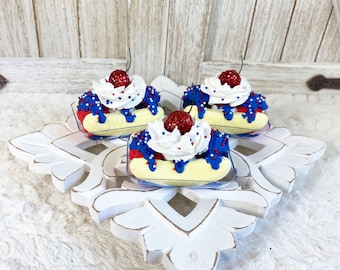 Finto mini banana split patriottico / gelato finto / arredamento del 4 luglio / arredamento vassoio a più livelli / arredamento patriottico