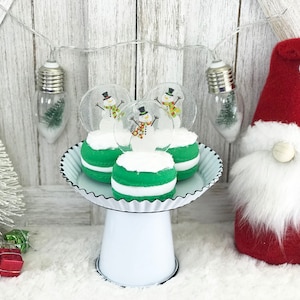 Fake Schneemann Schneekugel Macaroon / Fake Macaroon / Faux Christmas Food / Tiered Tablett Dekor / Weihnachtsdeko / Bauernhaus Dekor