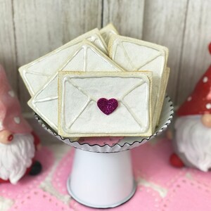 Sobre falso Galletas de San Valentín / Galletas de cartas de amor / Galletas de San Valentín falsas / Decoración de bandejas escalonadas / Decoración del Día de San Valentín