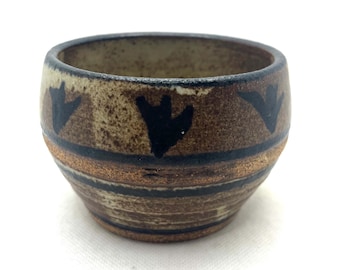 Vintage studio pottery Japanese Karatsu ware chawan tea matcha stoneware bowl bird leaf motif artisan signed
