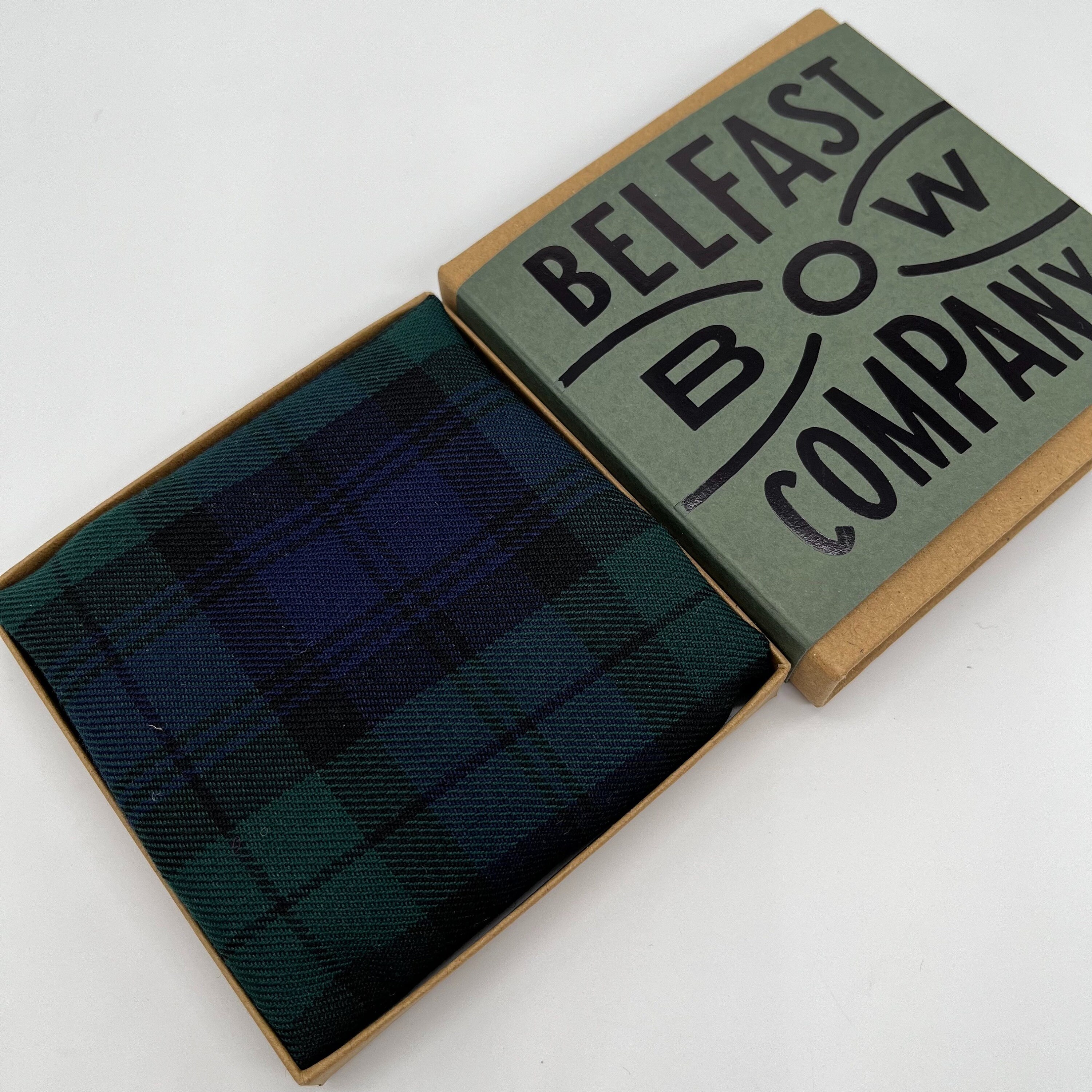 Papillon Uomo In Tartan Black Watch Con Fascia Regolabile – Realizzato A Mano Nel Regno Unito – Colori Blu Scuro E Verde