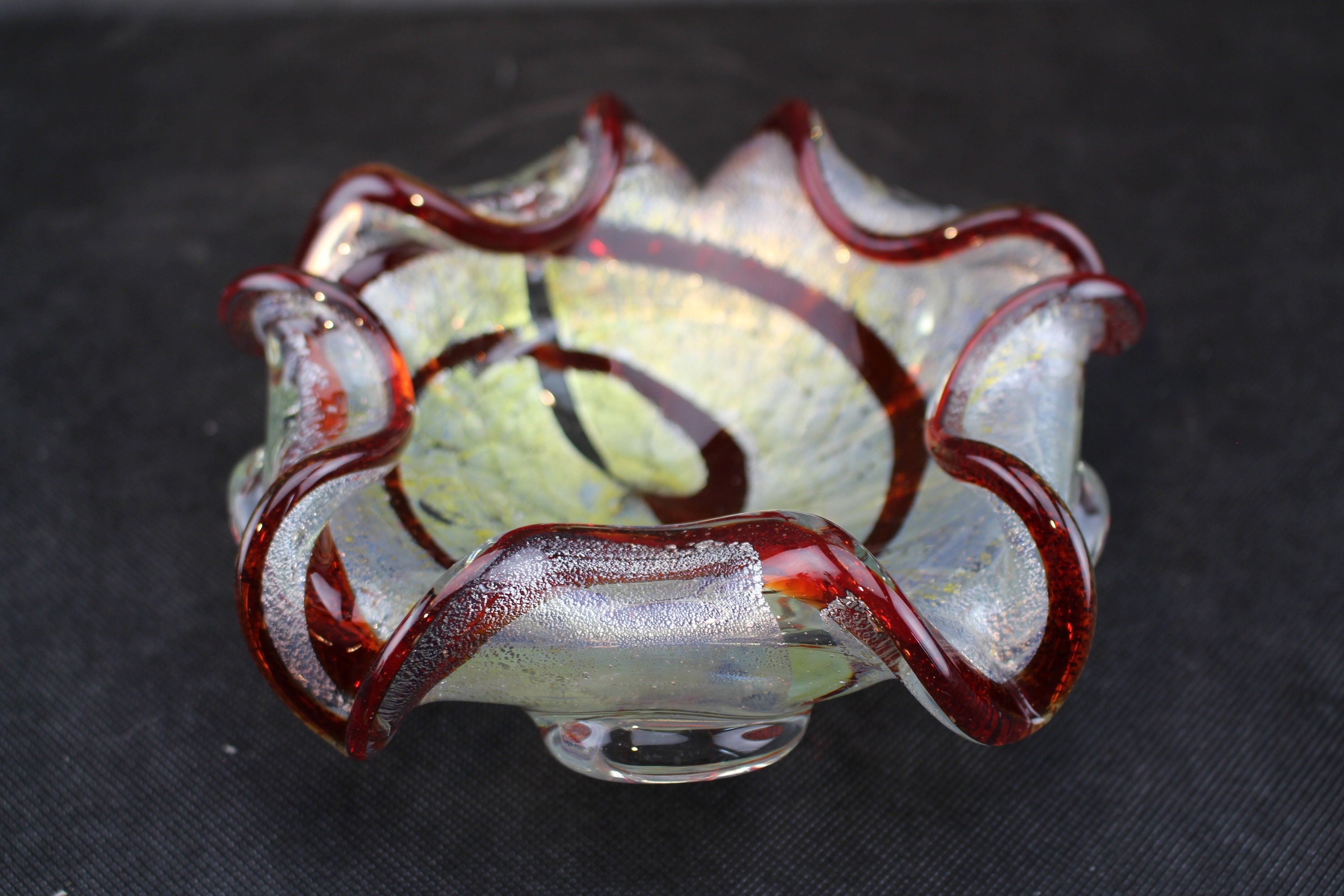 ムラーノガラスボウル：銀箔、金粉、ルビーレッドの縁 - Etsy 日本