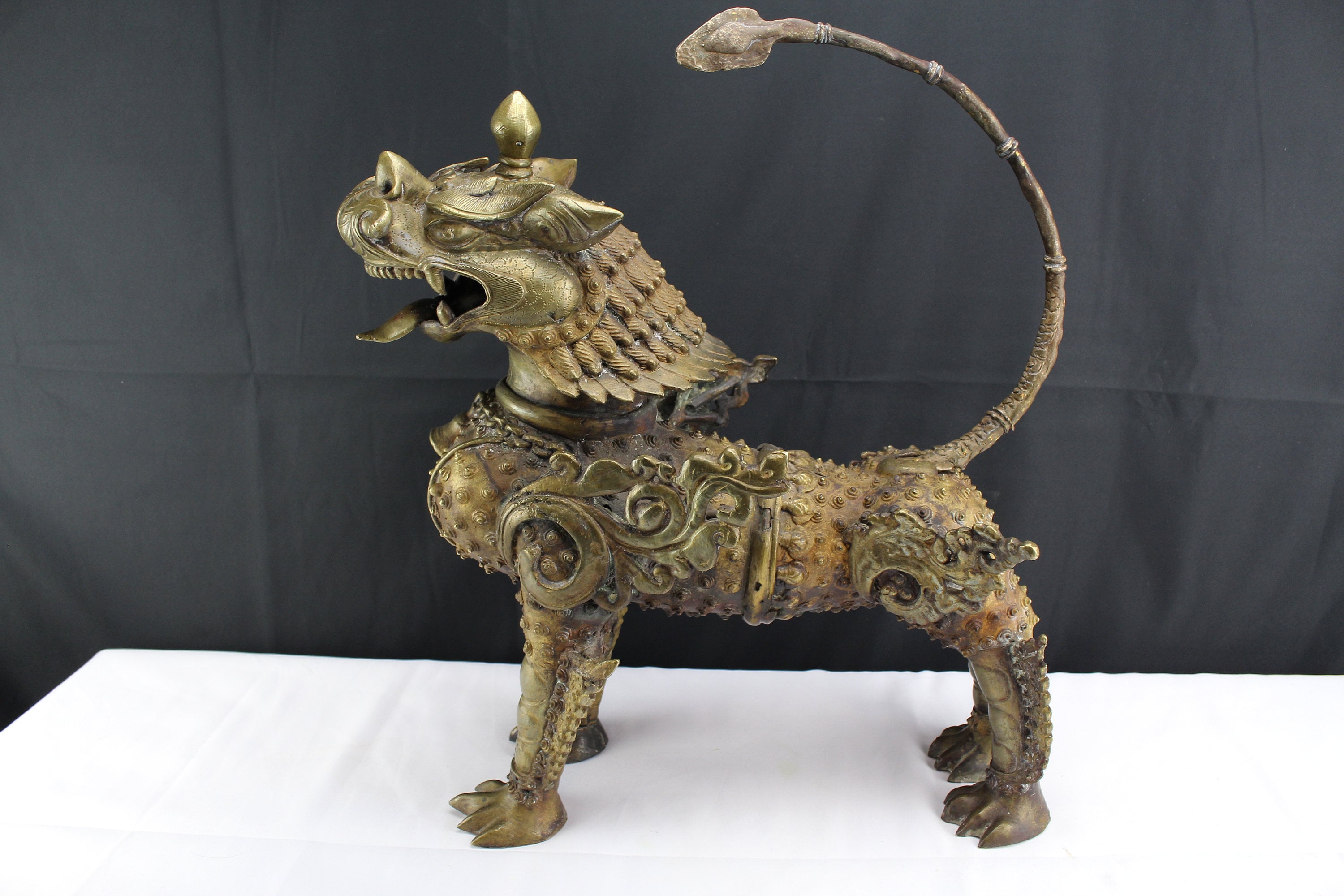 仏おパグさん:青銅(buddha pug: patinated bronze)