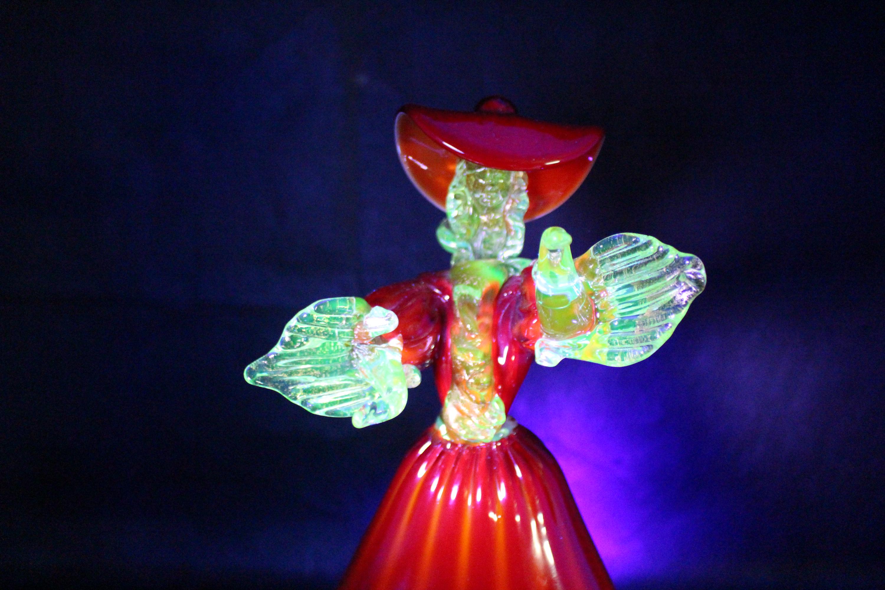 スーパーセール 目玉商品 Figurine Woman Dancing Murano - Flecks Gold Glass, Uranium 工芸品