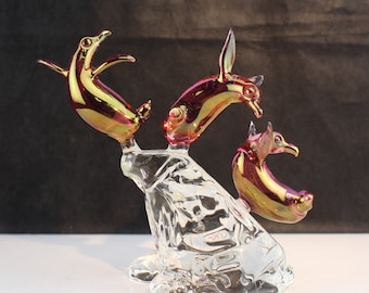 Figurines d'art en verre Pingouin Slide Paul Labier Studio Oiseaux roses irisés sur cristal iceberg anamorphique