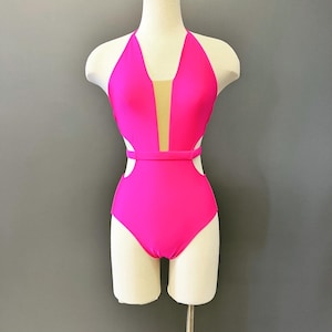 Maillot de baile con escote en V profundo y malla