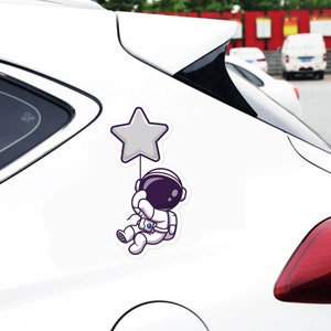 Astronaut Floating With Star Balloon Car Decal Sticker / Kawaii Spaceman Holding Star Vinyl Waterproof Removable Bumper Window Laptop Bottle