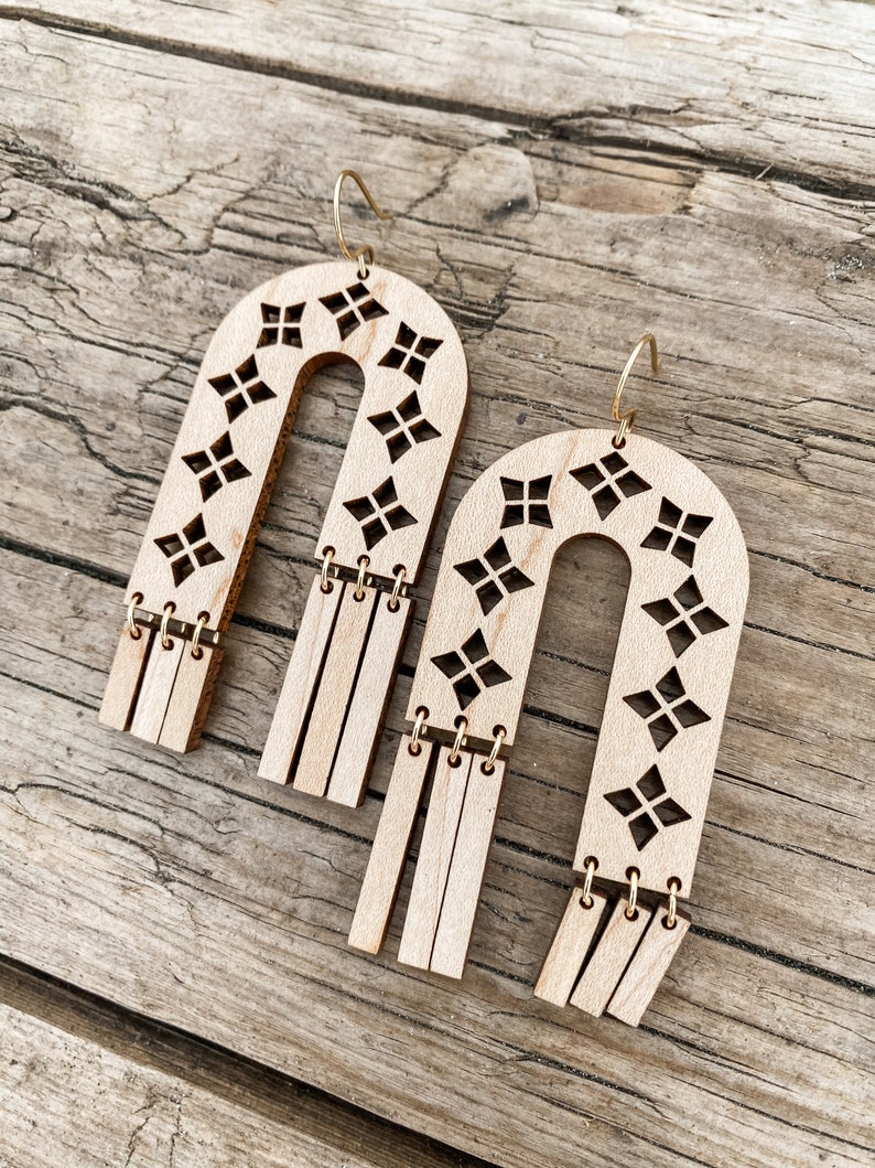 Arches and Fringe cut-out earrings in Maple wood with brass image 3