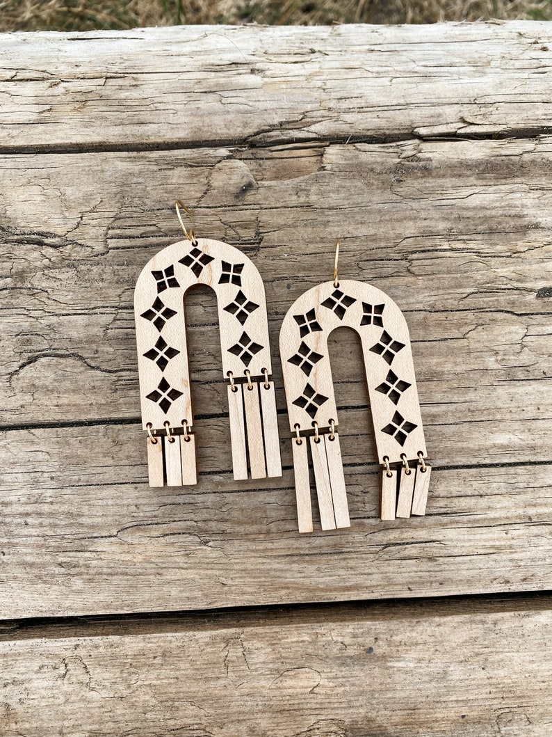 Arches and Fringe cut-out earrings in Maple wood with brass image 5