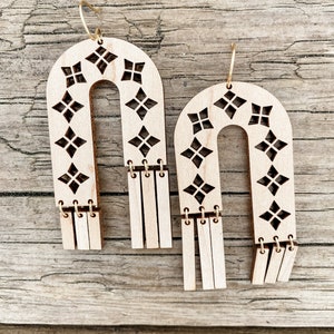 Arches and Fringe cut-out earrings in Maple wood with brass image 4