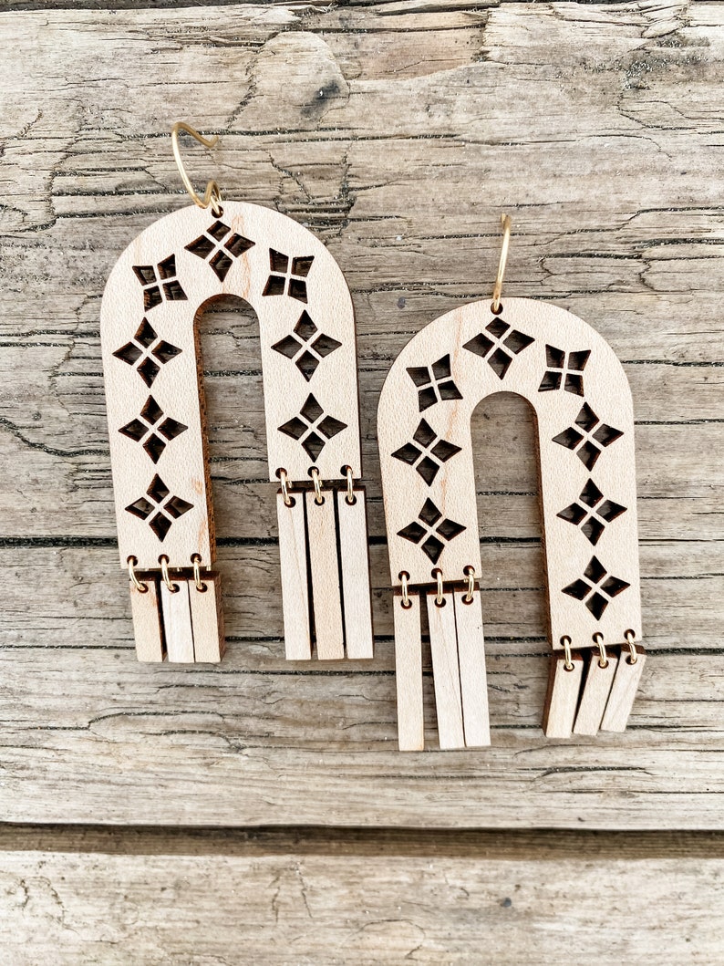 Arches and Fringe cut-out earrings in Maple wood with brass image 4