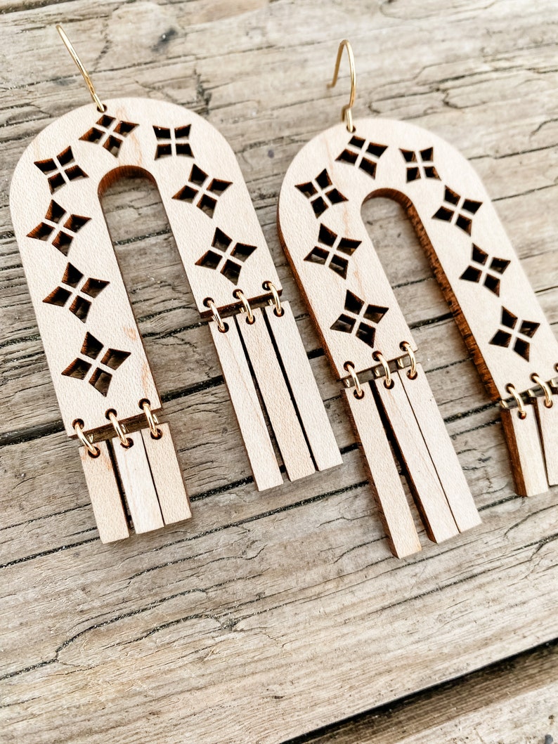 Arches and Fringe cut-out earrings in Maple wood with brass image 2