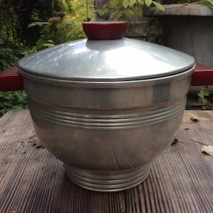 Vintage Aluminum Ice Bucket with Bakelite handles.