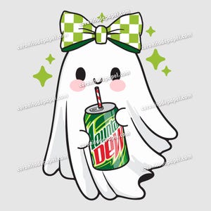Op de afbeelding: Een cartoon spook met een groen en wit geblokte strik, die een Mountain Dew-blikje vasthoudt met een rood-wit gestreept rietje. Het spook heeft roze wangen en is omringd door groene sterren. De afbeelding heeft de tekst "coronitadepapel.com".