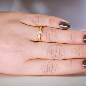 Handmade 0.23ct VS1 Diamond Solitaire Ring: Textured Solid Gold Band