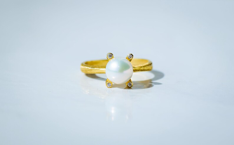 Gold Pearl Ring With Diamonds,9K Gold Ring,Engagement Ring,Classic Pearl Ring,Bridal Jewelry,14K Yellow Gold Pearl Ring,Birthday Ring