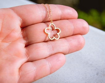 Gold Daisy Necklace,9K,14K Solid Gold, Birthday Gift, Layering Necklace, Floral Jewelry, For Women, Mother's Day Gift, Simple Delicate Charm