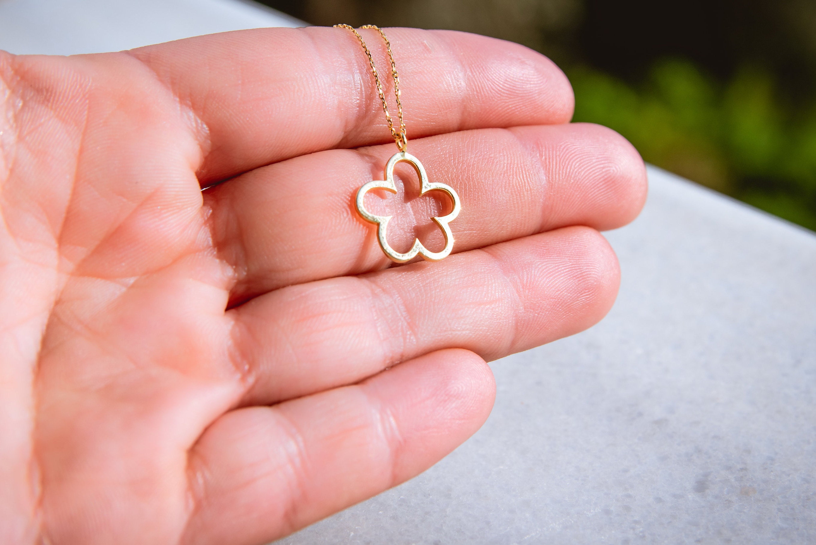 Solid Gold Daisy Necklace: 9K/14K Floral Charm - Etsy Israel