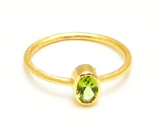 Green Peridot Ring,August Birthstone,9K,14K,18K,Solid Gold,Oval Gemstone Ring,Birthday Gift,Mother's Day Gift, Green Crystal Ring,For Women