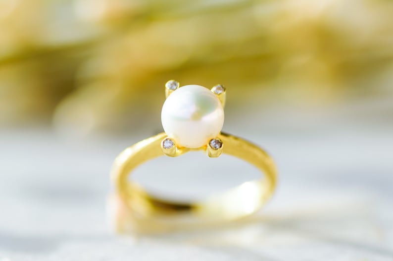 Gold Pearl Ring With Diamonds,9K Gold Ring,Engagement Ring,Classic Pearl Ring,Bridal Jewelry,14K Yellow Gold Pearl Ring,Birthday Ring