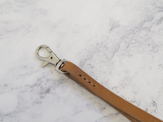 Detachable wristlet strap hotsell