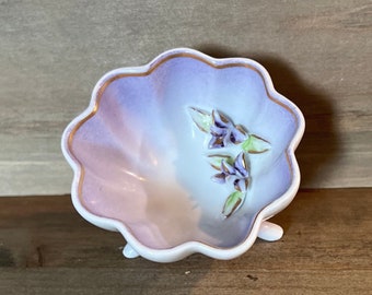 Plato de porcelana vintage para baratijas / Cuenco con pie floral de lavanda
