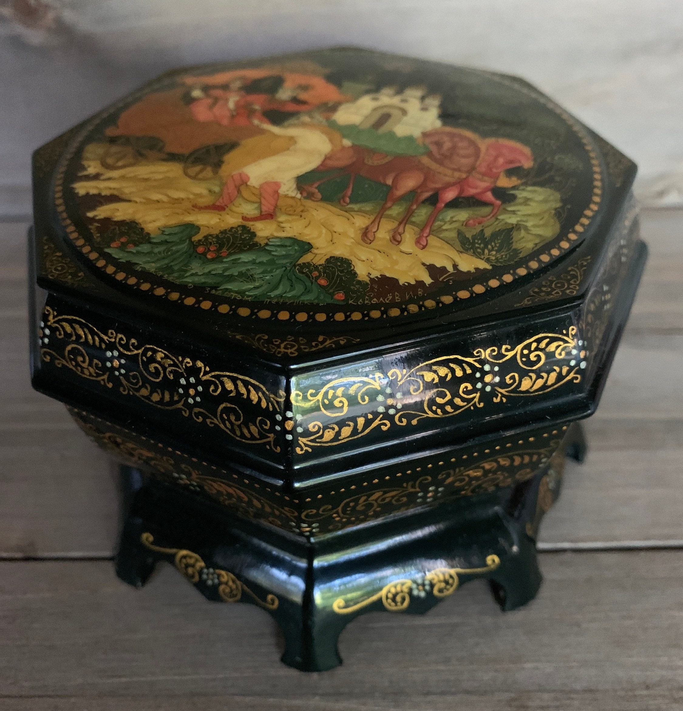 ロシア漆器箱、パレフの黄金の雄鶏の物語 - Etsy 日本