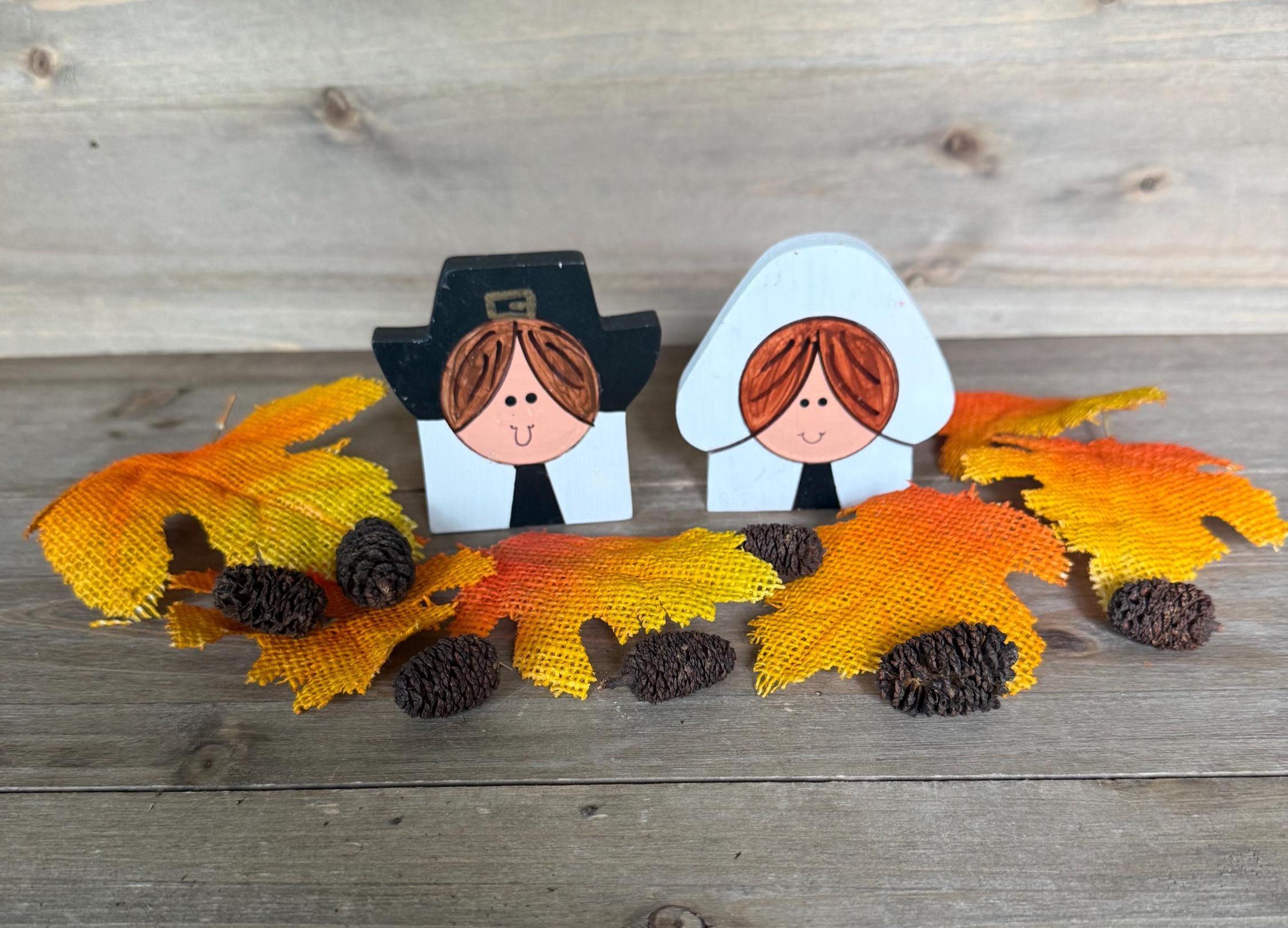Vintage Hand-Painted Wooden Pilgrim Pair – Folk Art Thanksgiving Decor – Country Primitive Holiday Accent