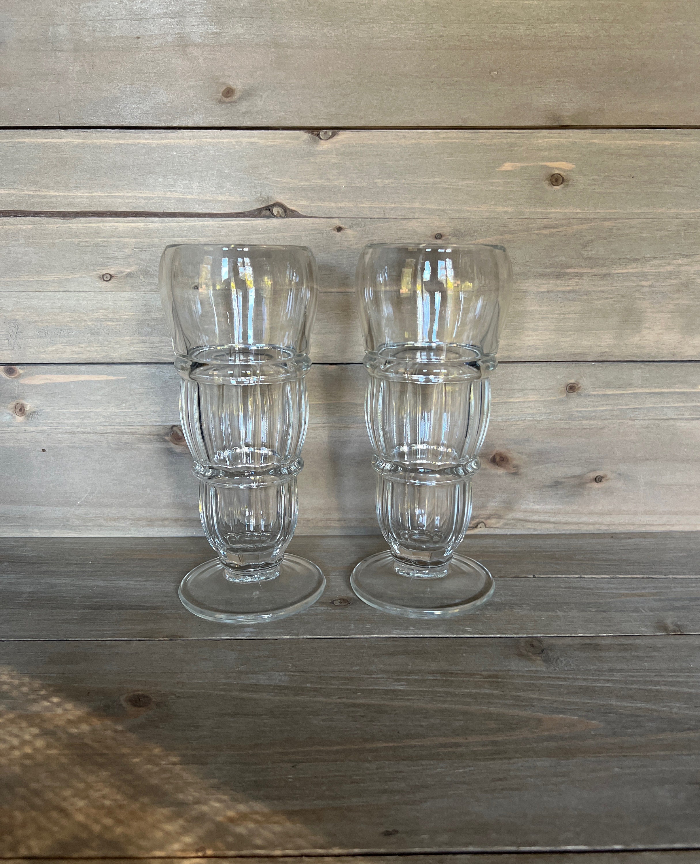 Ovente Old-Fashioned Milkshake Glasses, Durable & BPA-Free Clear Cups  Perfect for Root Beer Float