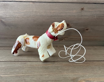 Juguete de plástico vintage para tirar de un perro que pasea