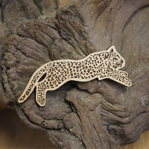 Wooden Leopard Badge - wooden pin, wooden brooch, leopard pin, wooden jewelry, wooden jewellery, leopard jewelry, animal brooch, cat pin