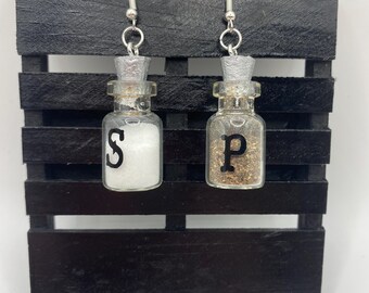 Pendientes colgantes de mini botella de sal y pimienta